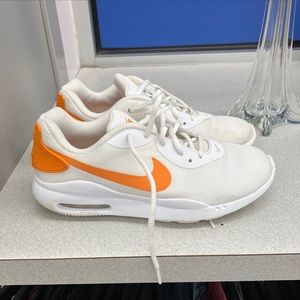 Women’s Nike Air Max Oketo Sz 8